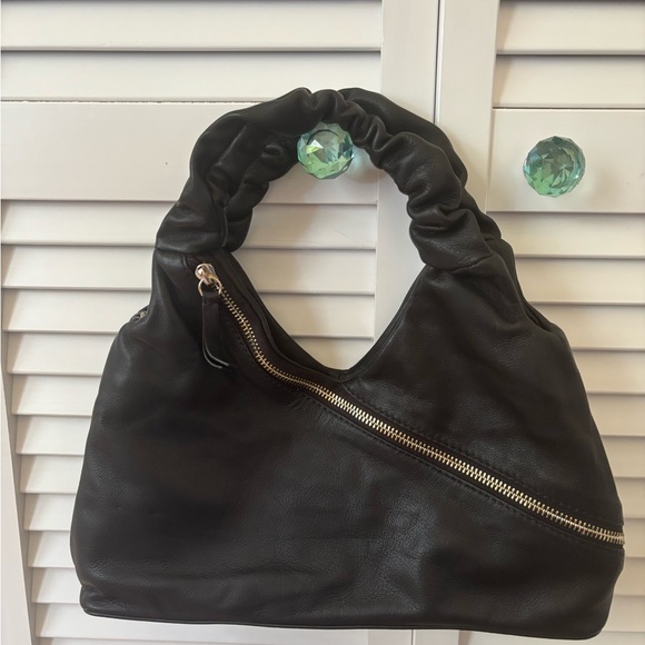 Vince Camuto Jilli Black Leather Hobo Bag. New with tags - Picture 3 of 6
